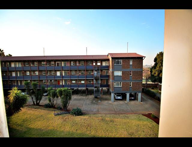 1 BEDROOM APARTMENT FOR SALE IN RHODESFIELD